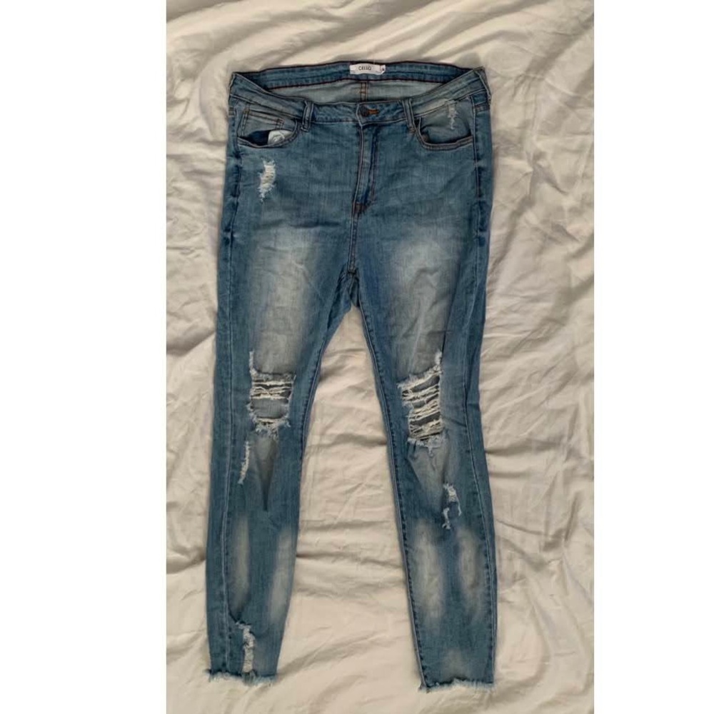 Women’s Light Wash Ripped Jeans, 18